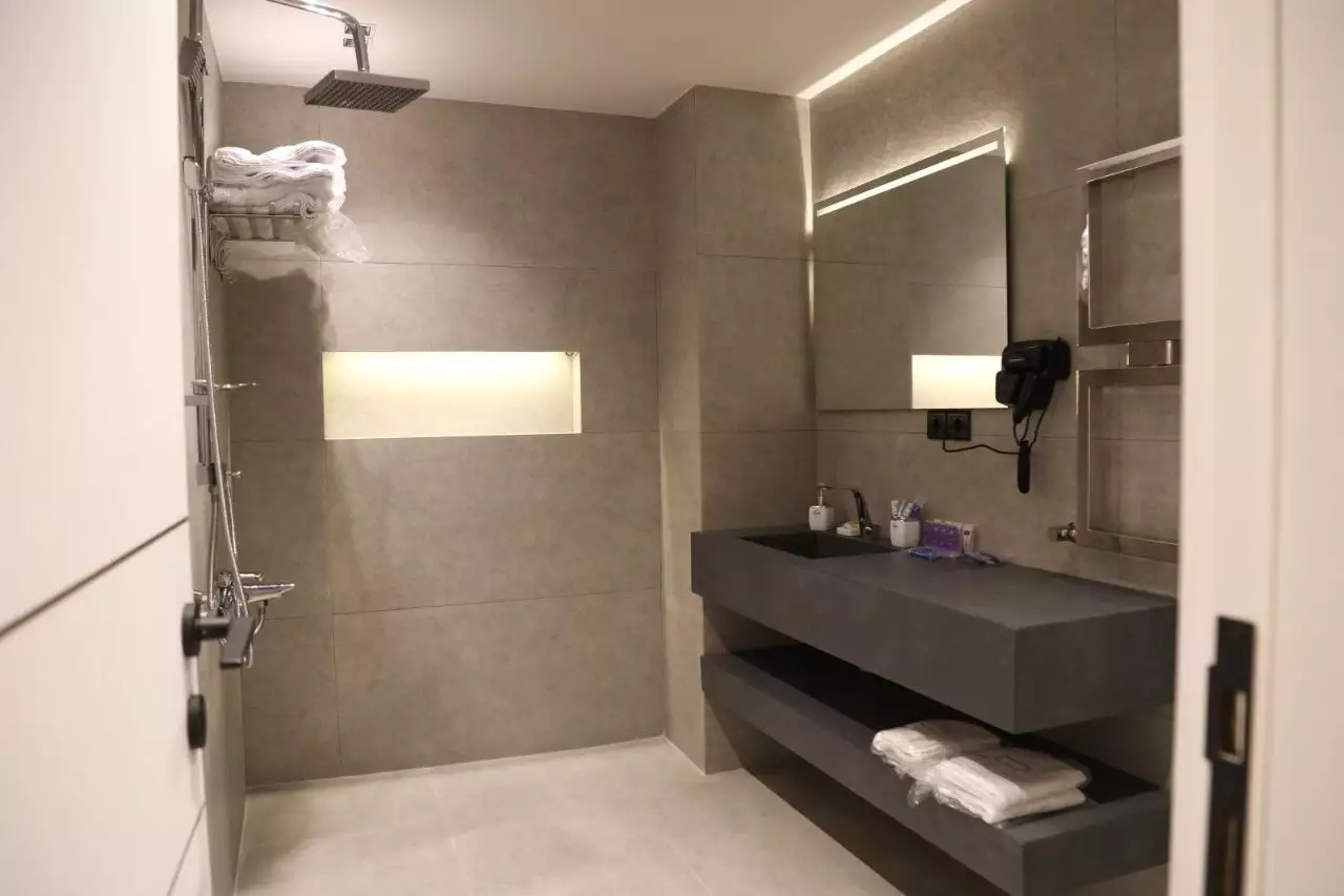 Alibaba https://cdn.alibaba.ir/ostorage/hotel-accommodation-images/680ce7c9f6e8766ef96f4ea3_چهارتخته تویین (1).webp